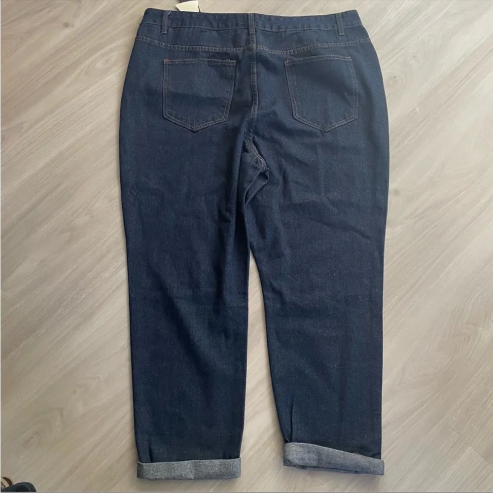 Boohoo plus rip knee mom jeans NWT dark wash distressed plus size 18